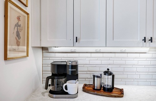 Mahncke Park House | Botanica - A Birdy Vacation Rental