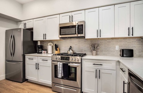 Glendale Sports and Entertainment District Apartment | Boulevard Stays Luxe 2BR by the Stadium Pool, Parking, Gym 10