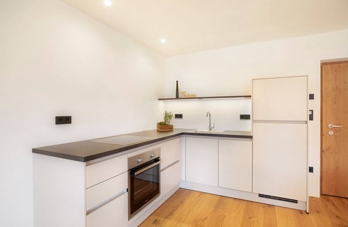 Kurtatsch an der Weinstraße Apartment | Brantenhof Design Apartment "Vinea" with Shared Garden, Sauna, Balcony and Wi-Fi