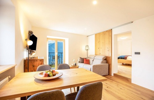 Kurtatsch an der Weinstraße Apartment | Brantenhof Design Apartment "Vinea" with Shared Garden, Sauna, Balcony and Wi-Fi