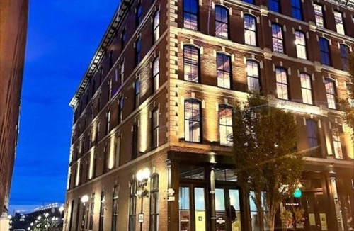 Downtown St. Louis Apartment | Brick & Bed Riverfront Lofts, G 201