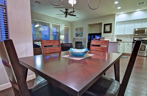 Talon Retreat House | Bright and Clean! - Encore Gated Community - Contemporary Furniture -