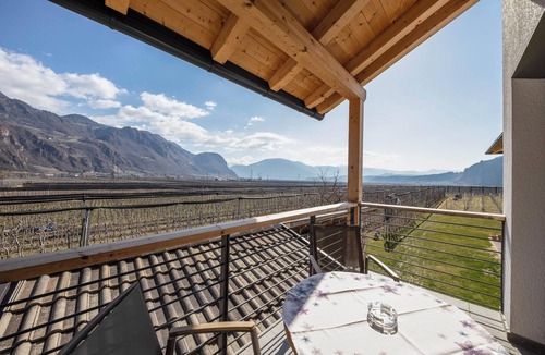 Andriano Apartment | Bright Apartment "1 Weger" with Panoramic Mountain View, Wi-Fi & Balcony