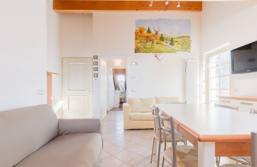 Grauno Apartment | Bright apartment a stone's throw from the woods