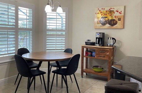 North Port House | ☀️ Bright & Cheerful 4 Bedroom Home with a Pool sleeps 10💦