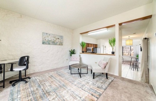 Dietz Condo | Bright, Quiet 2BD/2BA Eastside Condo w Pool & Parking - Low Summer Rates! 🌞