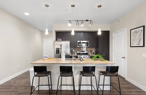 Tempe Apartment | Bright & Stylish 1BR Pool, Gym & Walk to Mill Ave
