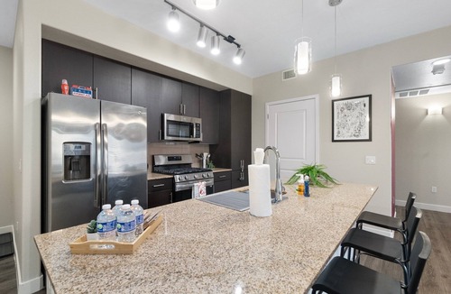 Tempe Apartment | Bright & Stylish 1BR Pool, Gym & Walk to Mill Ave