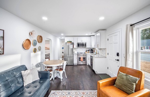 Winston - Salem House | Buttercup Hideaway; Cozy oasis near WFU, Reynolda Gardens & Historic Graylyn