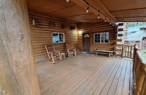 Kachina Village Cabin | Cabin Among the Pines w/game garage+Tesla charger!