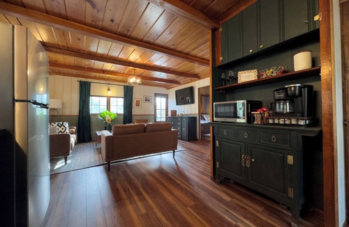 Mountain Club Cabin | Cabin Retreat in Prescott