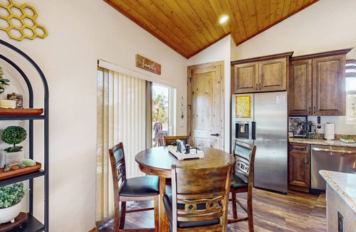Strawberry Cottage | Cabin w/Hot Tub Near Gila National Forest