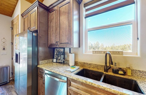 Strawberry Cottage | Cabin w/Hot Tub Near Gila National Forest