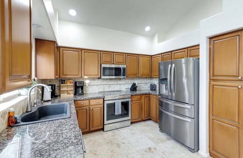 Arabian Views House | Cactus Grove l Heated Pool l Putting Green l BBQ