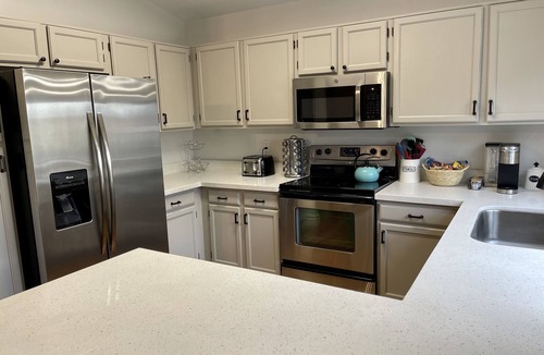 Deer Valley House | Cactus Oasis -Cheerful 3 bedroom family home with heated pool.