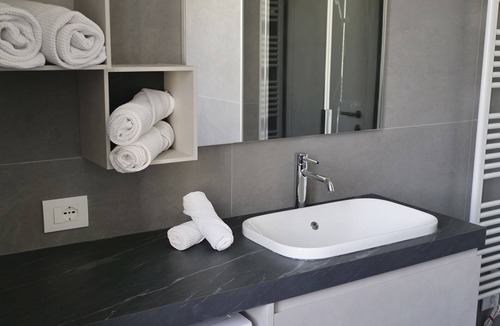 Pergine Valsugana House | Camera Matrimoniale con Bagno Privato Innesti Rooms&apartments