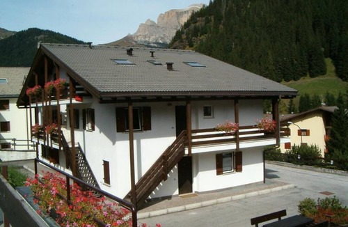 Alba Apartment | CANAZEI, A SOLI 1500 METRI DAL CENTRO E 900 DAGLI IMPIANTI ACCOGLIENTE MANSARDA