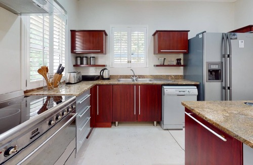 Port Edward House | Caribbean Estate Deluxe