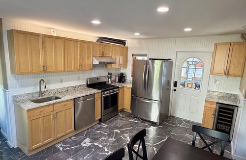 Saratoga Springs House | Caroline Street! 7BR/5.5BA HUGE!