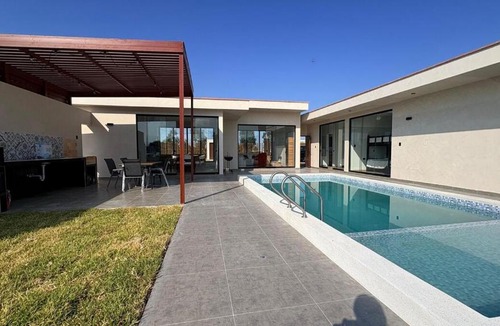 Salas House | Casa Aura con piscina privada y zona parrilla
