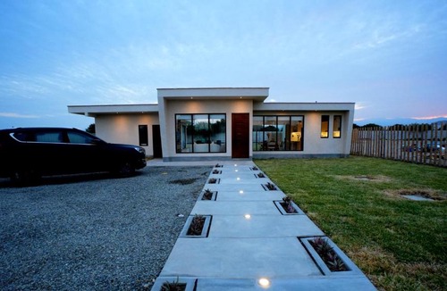 Salas House | Casa Aura con piscina privada y zona parrilla