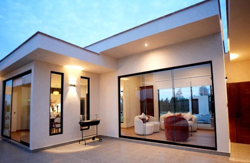 Salas House | Casa Aura con piscina privada y zona parrilla