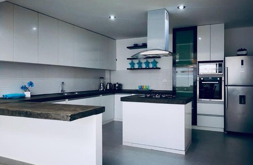 Veintiseis de Octubre House | Casa Bela