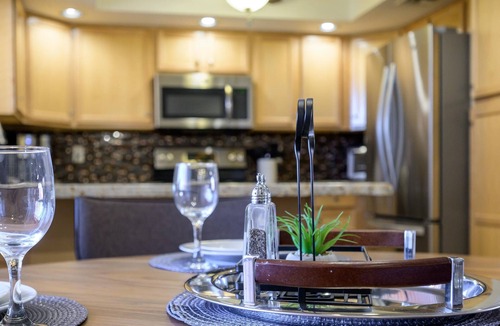 Paradise Valley Village Condo | CASA BELLA