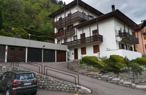 Male Apartment | Casa bianca