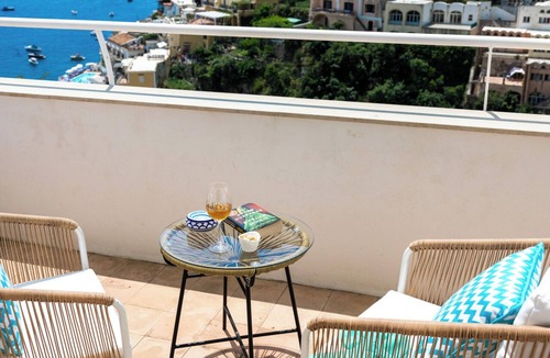 Positano City Centre House | CASA BLÙ DAMA is centrally located in the heart of Positano has a Beautiful view