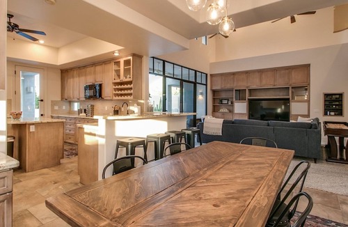 Paradise Valley Village Cottage | Casa Buenaluxurious Retreat w/2 Masters & Views!