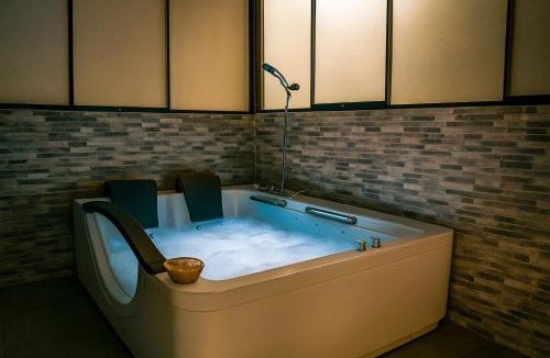 Cerro Colorado District House | Casa de lujo, Fast Wifi, Jacuzzi, lavaseca, Ping Pong, Nintendo switch, Bbq, 4BR