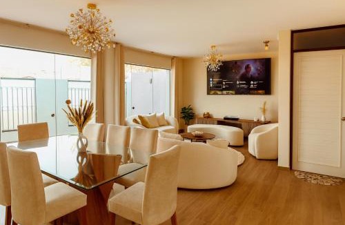 Cerro Colorado District House | Casa de lujo, Fast Wifi, Jacuzzi, lavaseca, Ping Pong, Nintendo switch, Bbq, 4BR