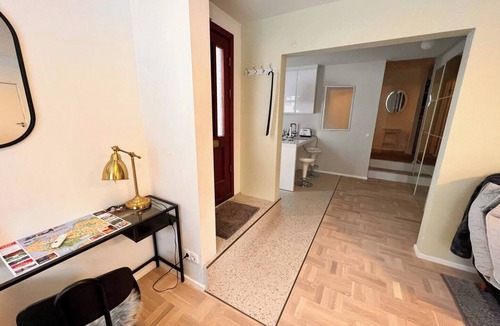 Laugardalur House | Casa Disa, Apartment, a Boutique Guesthouse in family friendly Laugardalur Park