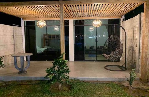Ica House | Casa en Ica con amplias áreas verdes, piscina, bbq