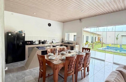 Ica House | Casa en Ica con piscina, parrilla y gran jardín