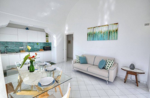Praiano House | Casa Eulalia: A bright and sunny independent house which faces the sun and the sea, with Free WI-FI.