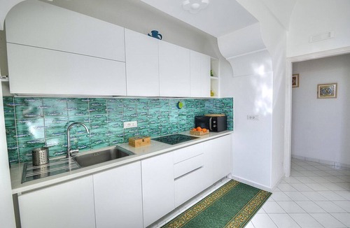Praiano House | Casa Eulalia: A bright and sunny independent house which faces the sun and the sea, with Free WI-FI.