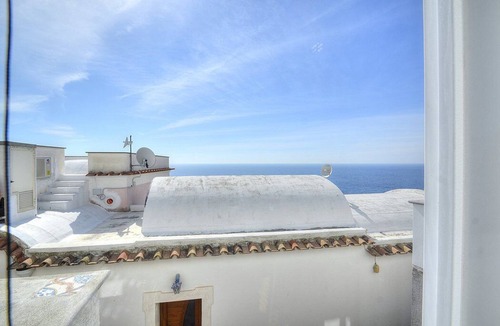 Praiano House | Casa Eulalia: A bright and sunny independent house which faces the sun and the sea, with Free WI-FI.