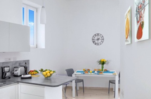 Positano Apartment | Casa La Porta - Large, modern property in Positano