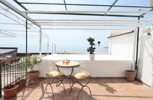 Positano City Centre House | Casa Minu- cozy family home, street level and sea view-