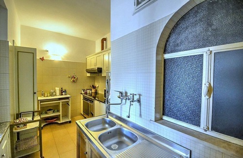 Positano House | Casa Orazio: A cozy and welcoming independent house situated a few minutes from the town center, with Free WI-FI.