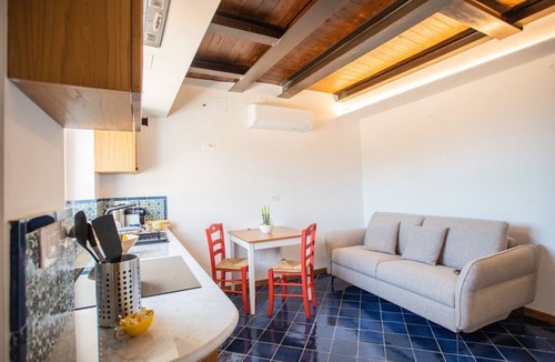 Dragonea House | Casa Vacanze 'Rosaria Sea View' with Sea View, Wi-Fi, and Air Conditioning
