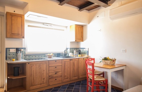 Dragonea House | Casa Vacanze 'Rosaria Sea View' with Sea View, Wi-Fi, and Air Conditioning