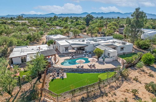 Casas Adobes Estates House | Casas Adobes Dream Property! Amenities galore!