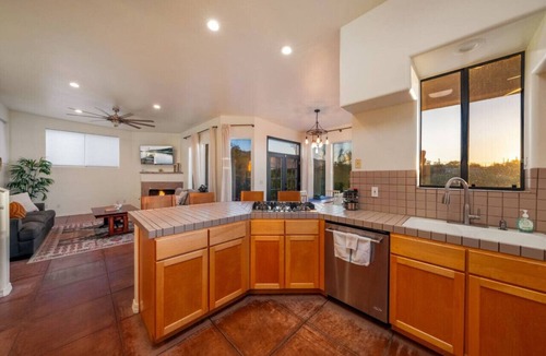 Catalina Foothills Estates House | Cat Foothills+Mountain Views/3 BR 2 BA/Garage
