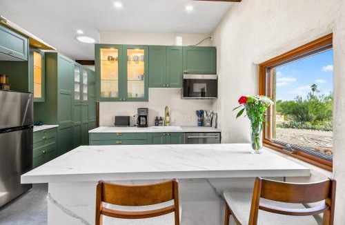 Catalina Foothills Estates House | Catalina Vista - Modern 2BD Foothills Retreat with Amazing Mountain Views