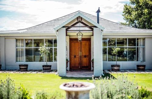 Okhahlamba Bed & Breakfast | Cathedral Peak Wine Estate Manor