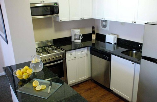 Logan Square Hotel | Center City Views with Balcony & Rooftop Pool