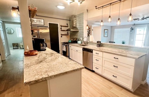 Rosemont West House | Central/3 BR 1 BA/Cozy/Fenced Yard/Carport